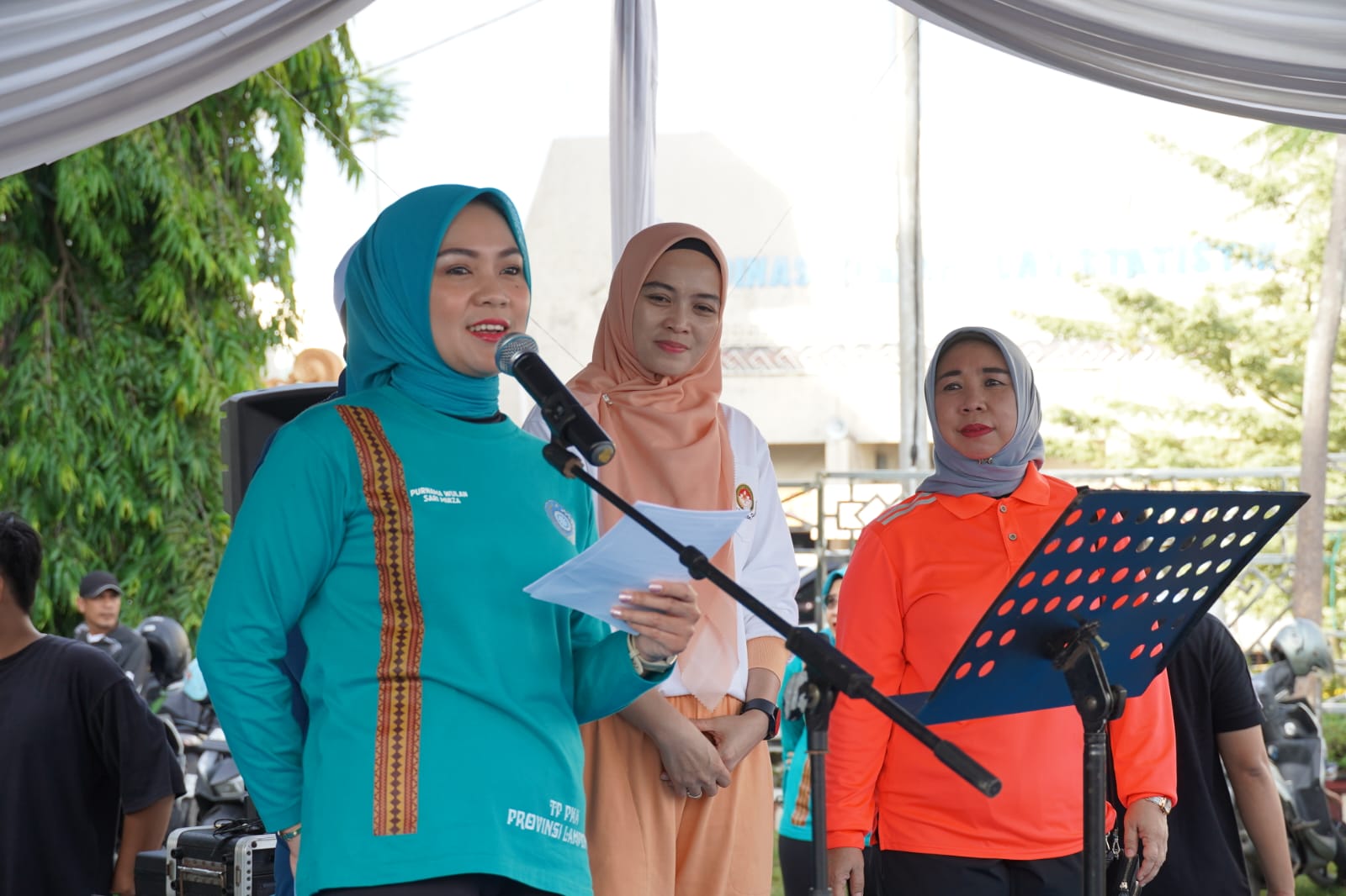 Senam "Payu Kidah" Meriahkan HUT KORPRI ke-54 dan Peringatan Hari Ibu ke-97 di Lapangan Korpri