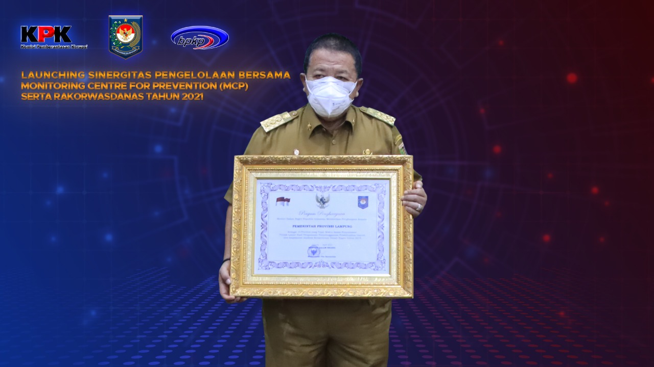 Gubernur Arinal Djunaidi Terima Penghargaan Atas Penyelesaian TLHP Dari Kemendagri