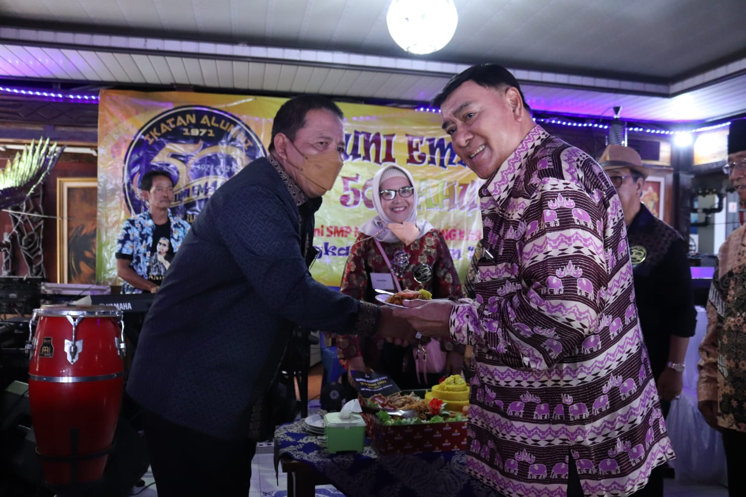 Gubernur Arinal dan Sjachroedin ZP Hadiri Reuni Emas 50 Tahun SMPN 2 Tanjungkarang