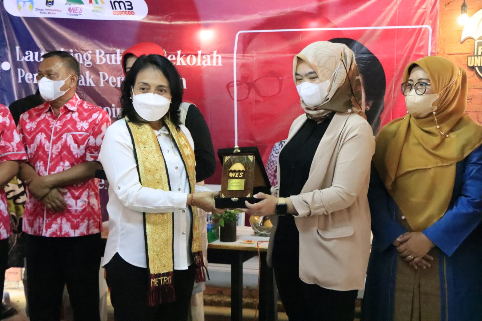 Menteri PPPA Bintang Puspayoga Kunjungi Pasar Kuliner Payungi Metro