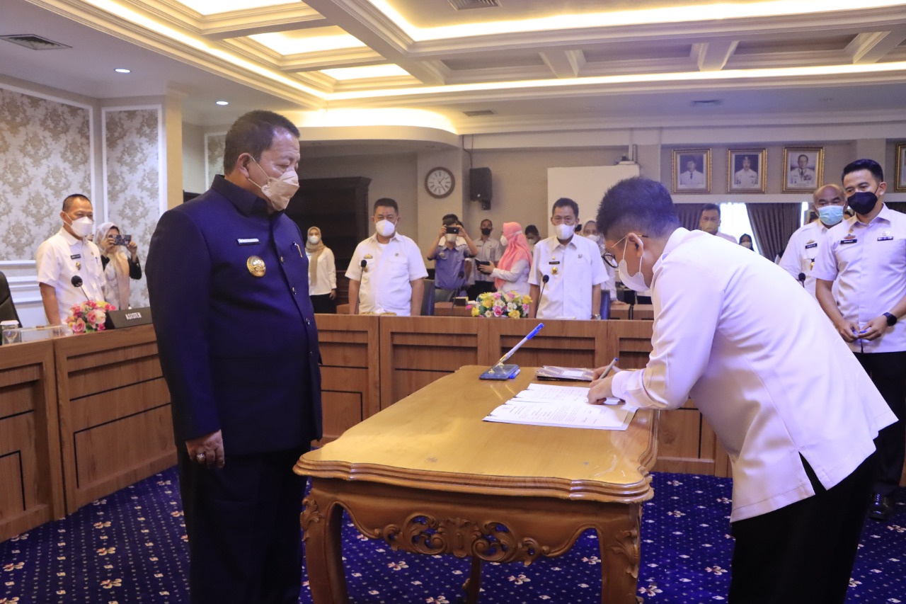 Dihadapan Gubernur Arinal, Kepala Perangkat Daerah Tandatangani Perjanjian Kinerja