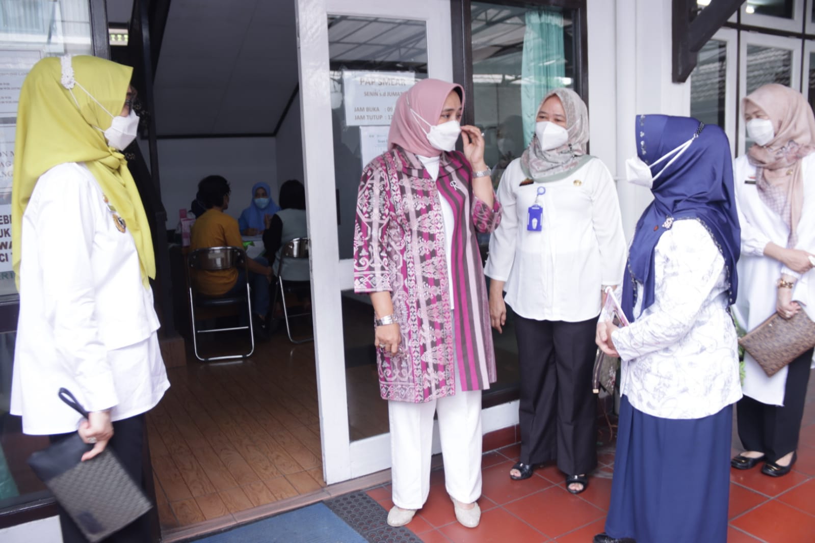 Ketua PMI Provinsi Lampung Tinjau Kegiatan Pemeriksaan Pap Smear dalam Rangka Peringatan Hari Kanker Sedunia