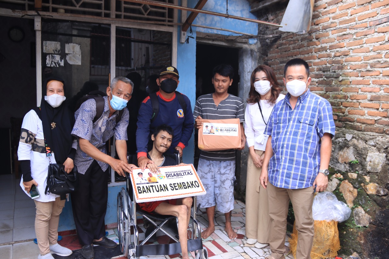 Persatuan Komunitas Disabilitas Provinsi Lampung Salurkan Bantuan Kursi Roda dan Sembako Bagi Penyandang Disabilitas