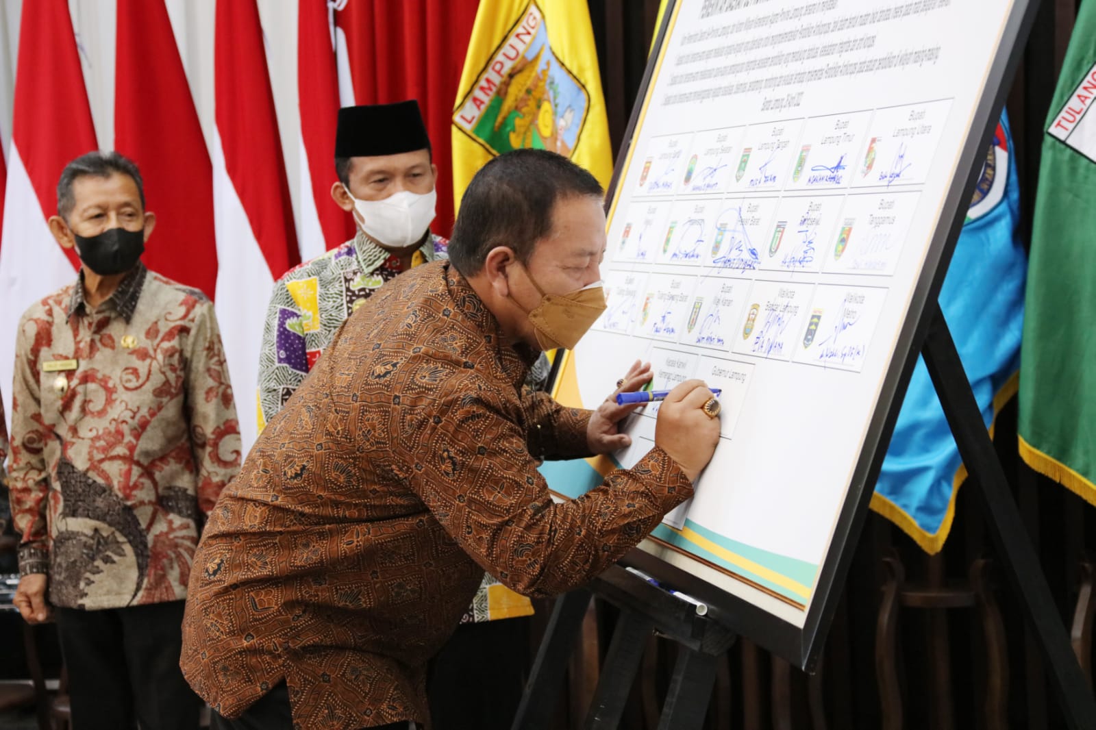 Gubernur dan Bupati/Walikota Se-Provinsi Lampung Tandatangani  Pakta Integritas Barang Milik Daerah dan Deklarasi Pendidikan Anti Korupsi