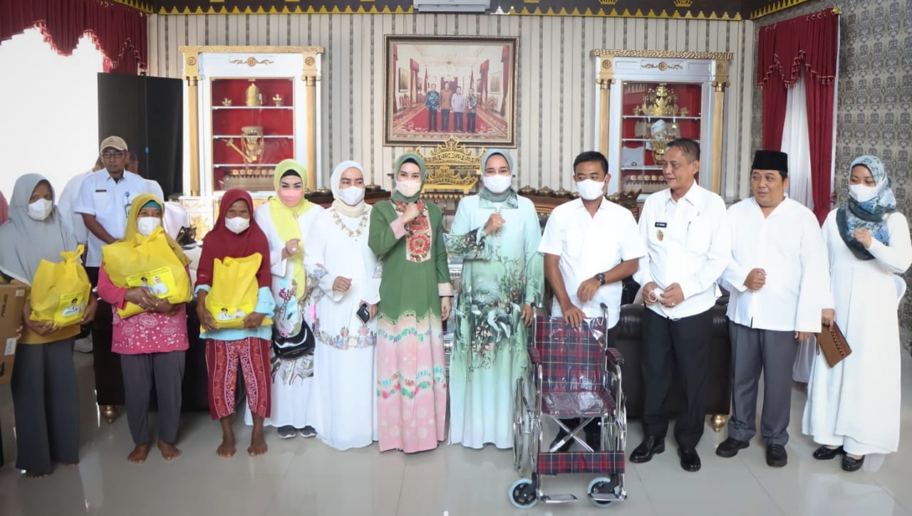 Rangkaian Peringatan Hari Anak Nasional Tahun 2022,  Ketua TP. PKK Provinsi Lampung Serahkan Sejumlah Bantuan di Kabupaten Way Kanan
