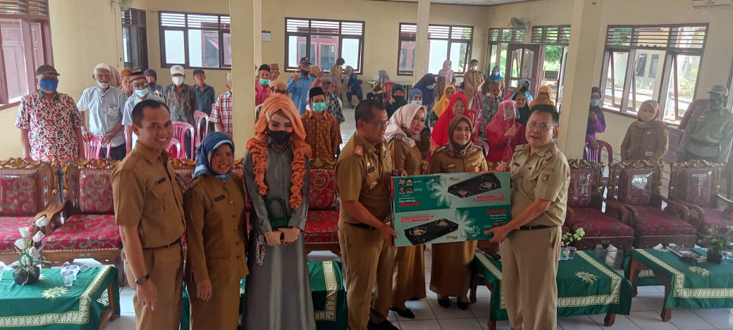 Wujudkan Misi Gubernur, Kadis Sosial Serahkan Bantuan ke UPTD Panti Sosial Lanjut Usia (PSLU) Tresna werdha