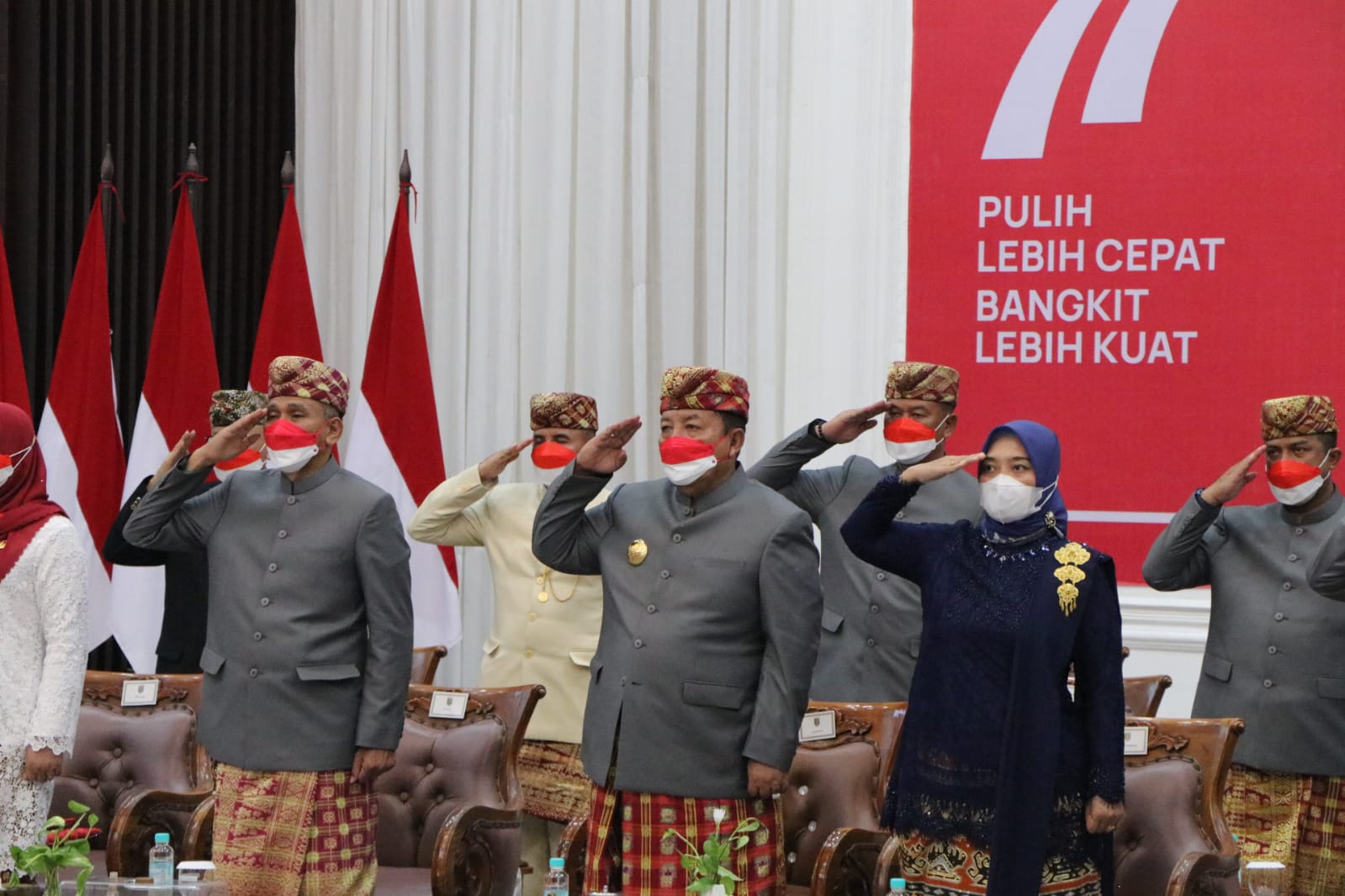 Pemprov Lampung Mengikuti Upacara Penurunan Bendera Pada Peringatan HUT RI Ke-77 Secara Virtual