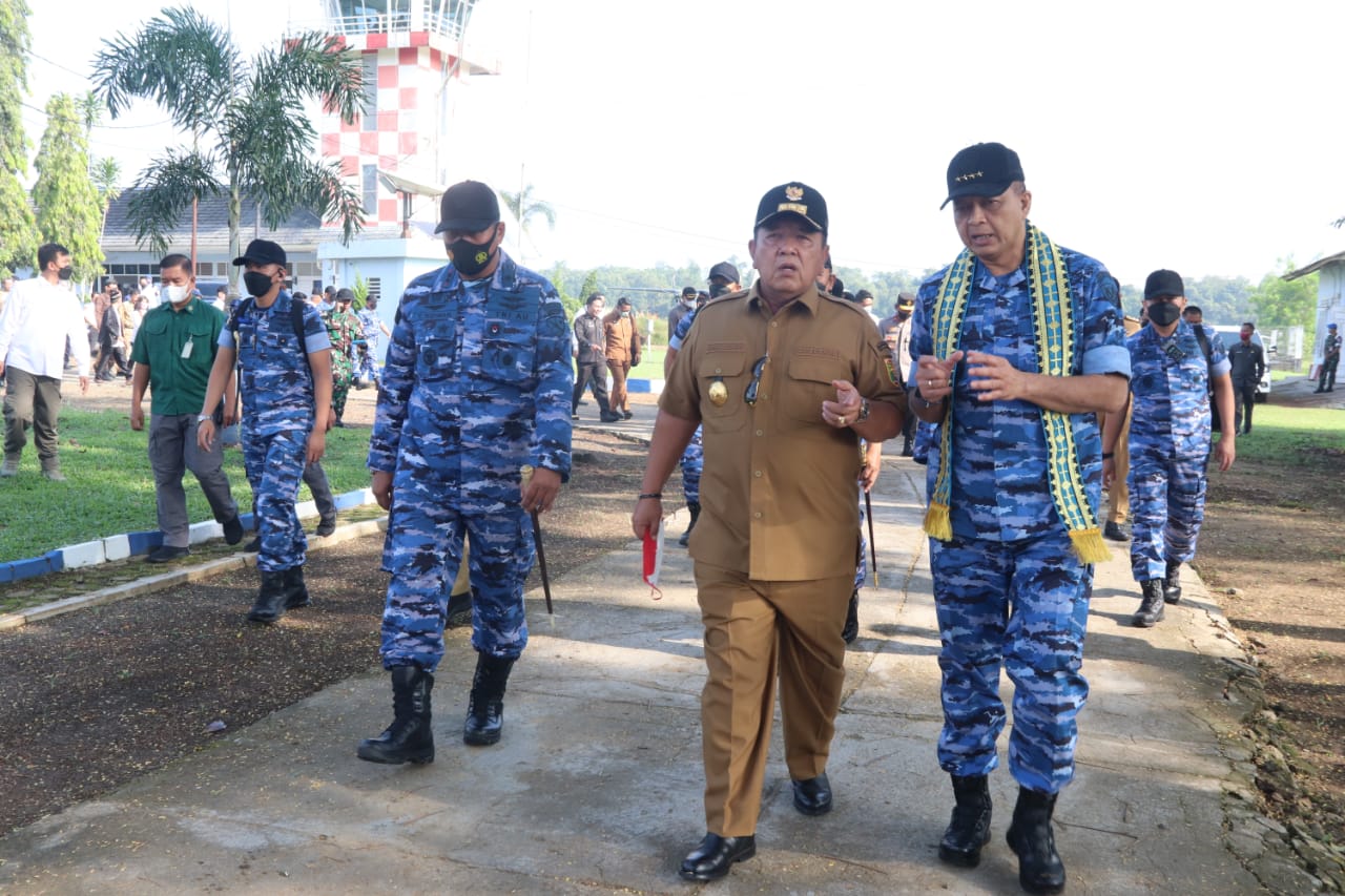 Gubernur Arinal Djunaidi Dampingi KSAU Saksikan Latihan Matra Udara II Jalak Sakti Koopsud I