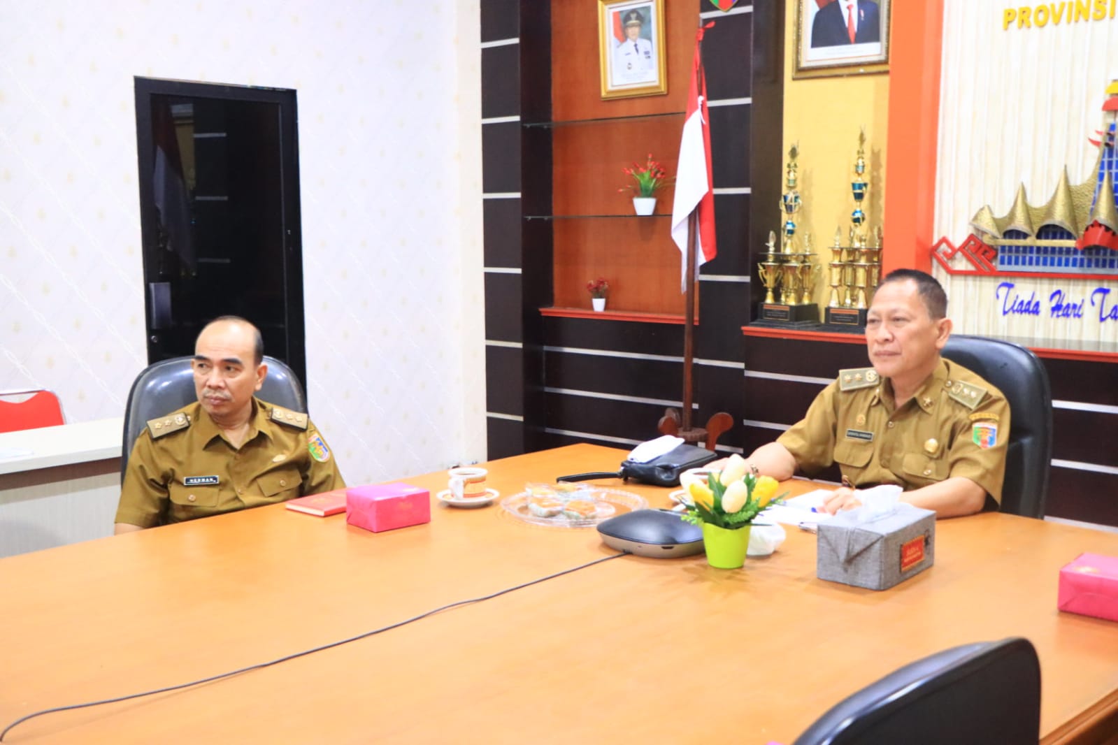 Pemprov Lampung Hadiri Penyerahan Piagam Penghargaan Rekor MURI Gerakan Nasional Pembagian 10  Juta Bendera Merah Putih Secara Virtual