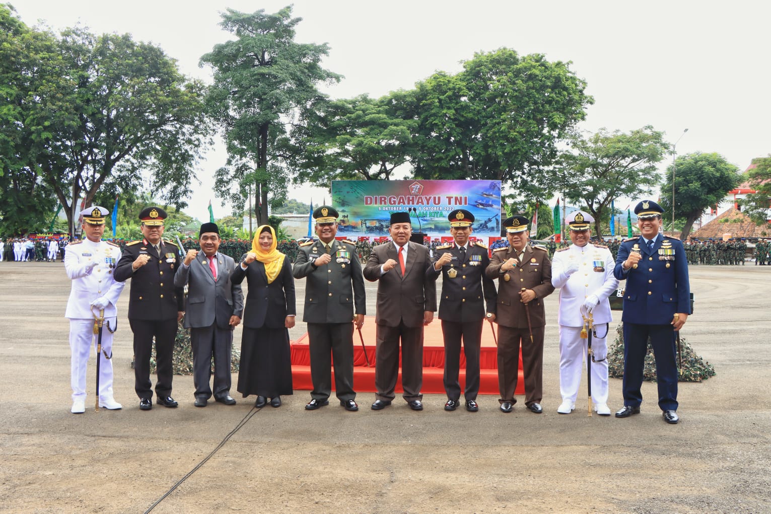Gubernur Arinal Djunaidi Mengikuti Upacara Peringatan HUT TNI ke - 77, Danrem 043/Garuda Hitam Bertindak Sebagai Inspektur Upacara
