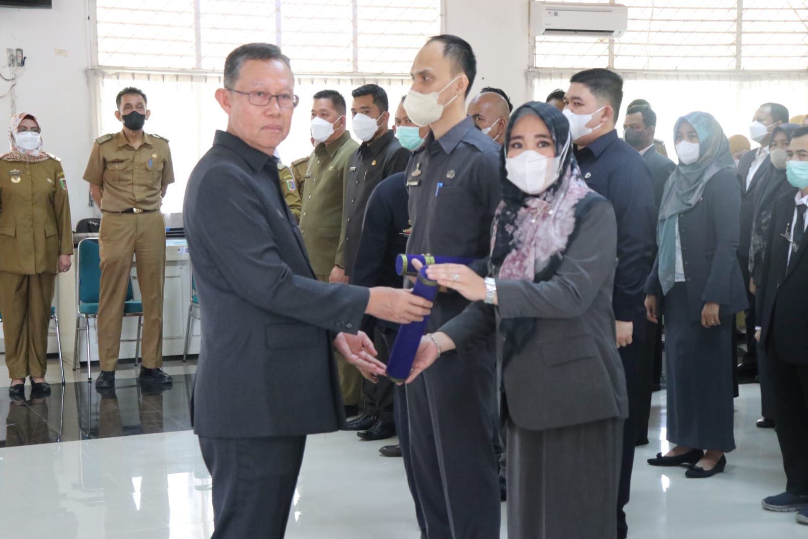 Wakili Gubernur, Sekdaprov Melantik  dan Mengambil Sumpah Jabatan  52 PNS dalam Jabatan Fungsional