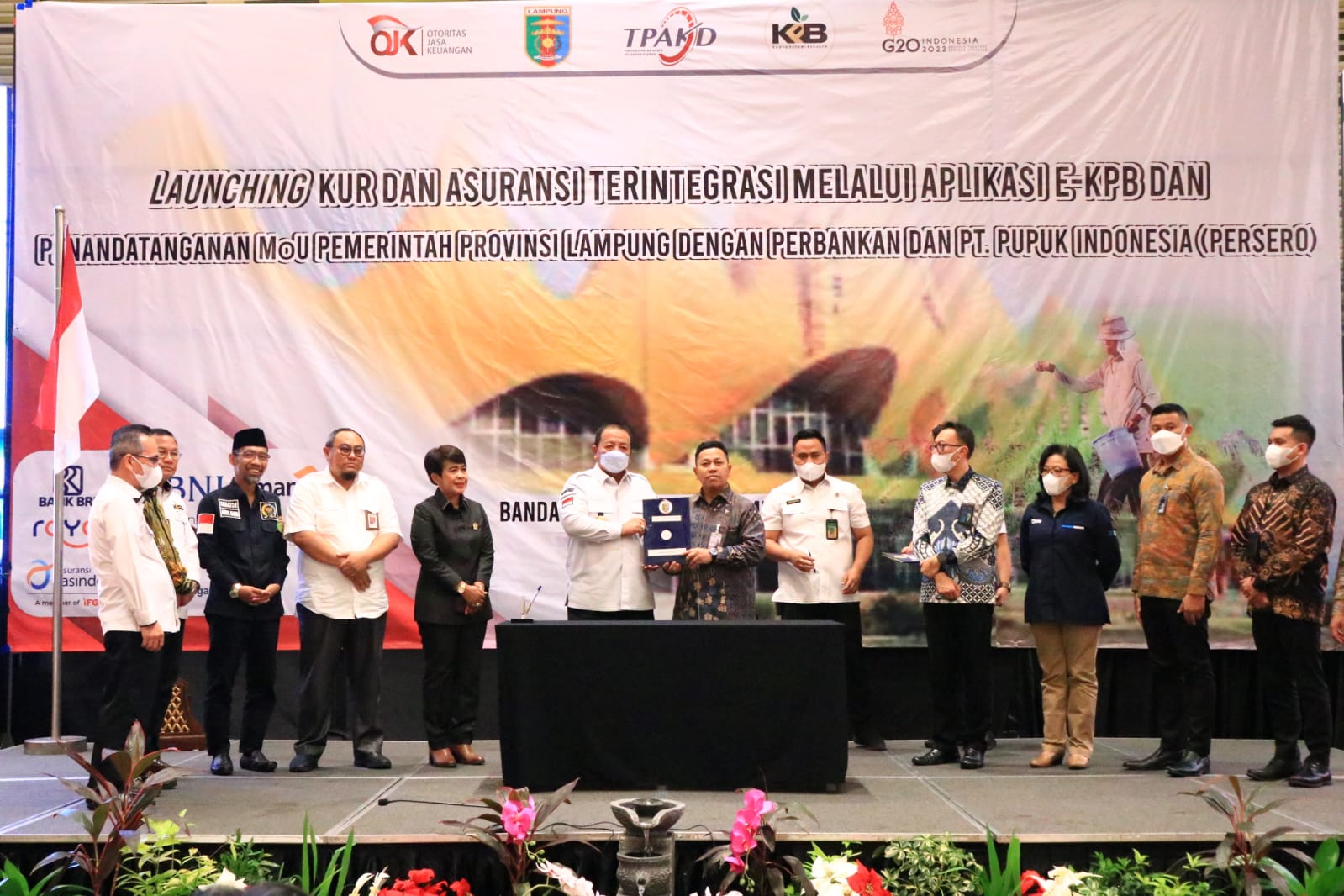 Gubernur Arinal Djunaidi Melakukan Peluncuran Kredit Usaha Rakyat (KUR) dan Asuransi Terintegrasi Melalui Aplikasi e-KPB
