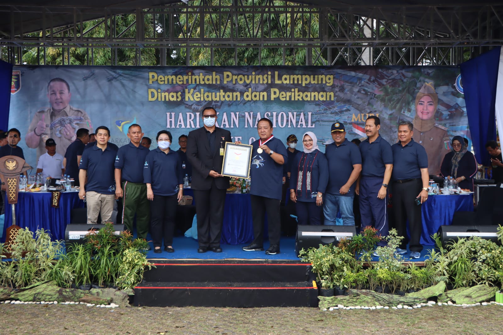 Gubernur Arinal Terima Penghargaan Museum Rekor-Dunia Indonesia (MURI) Sebagai Pemrakarsa Sajian Rajungan Terbanyak