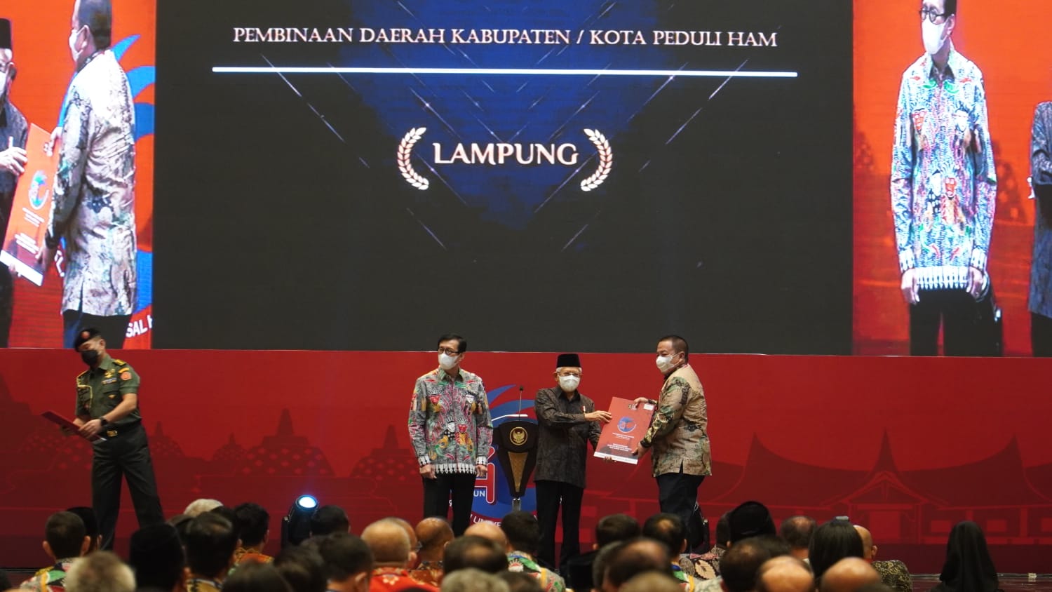 Gubernur Arinal Djunaidi Menerima Penghargaan Pembinaan Kabupaten/Kota Peduli Hak Asasi Manusia