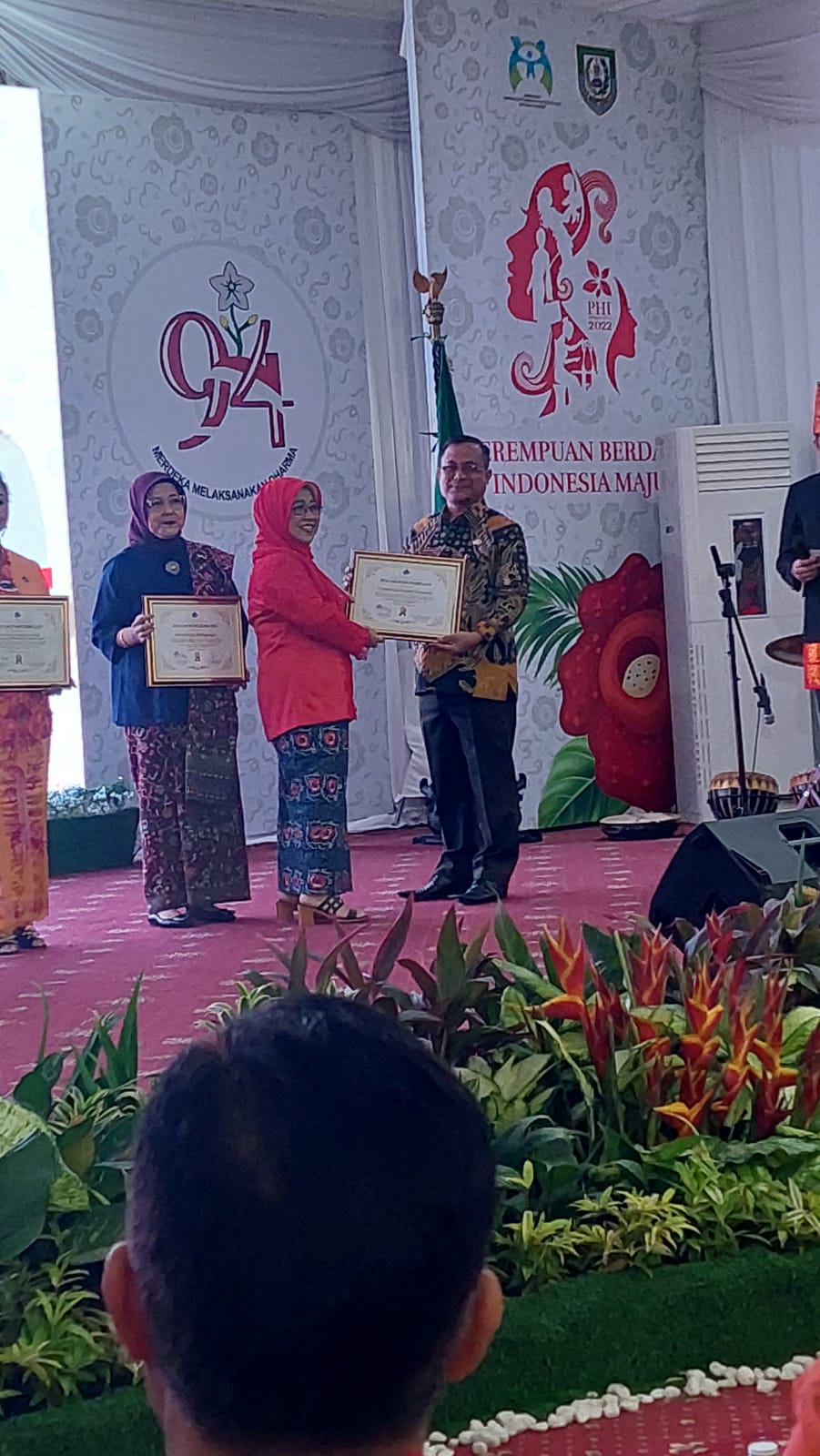 Gubernur Arinal Terima IPIMTI Award Tahun 2022 pada Acara Puncak Peringatan  Hari Ibu di Bengkulu