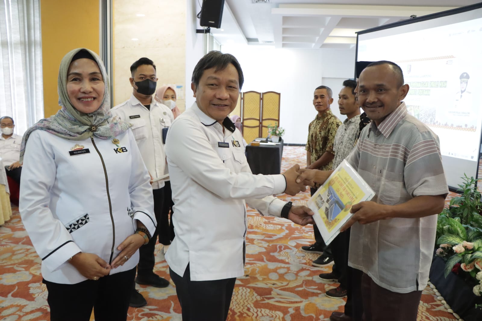 Gubernur Lampung Salurkan  Bantuan Mesin Pascapanen Komoditi Perkebunan Milik Pemerintah Provinsi Lampung Tahun 2022