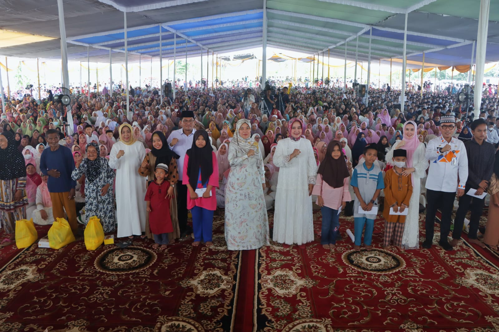 Wagub Chusnunia dan Ketua TP. PKK Provinsi Lampung Hadiri Pengajian Akbar di Kabupaten Way Kanan