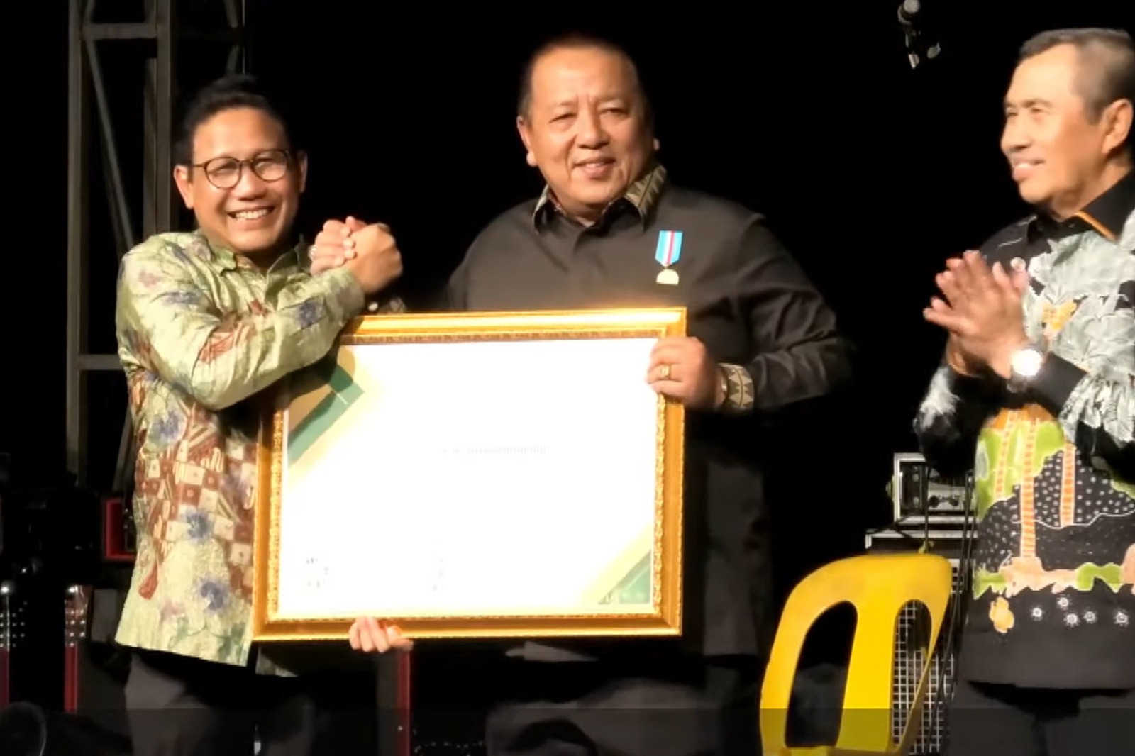 Berkomitmen  Membina Inovasi Pelayanan BUMDes Melalui  E-Samdes, Gubernur Arinal Djunaidi Terima Penghargaan Abdi Ekonomi Desa