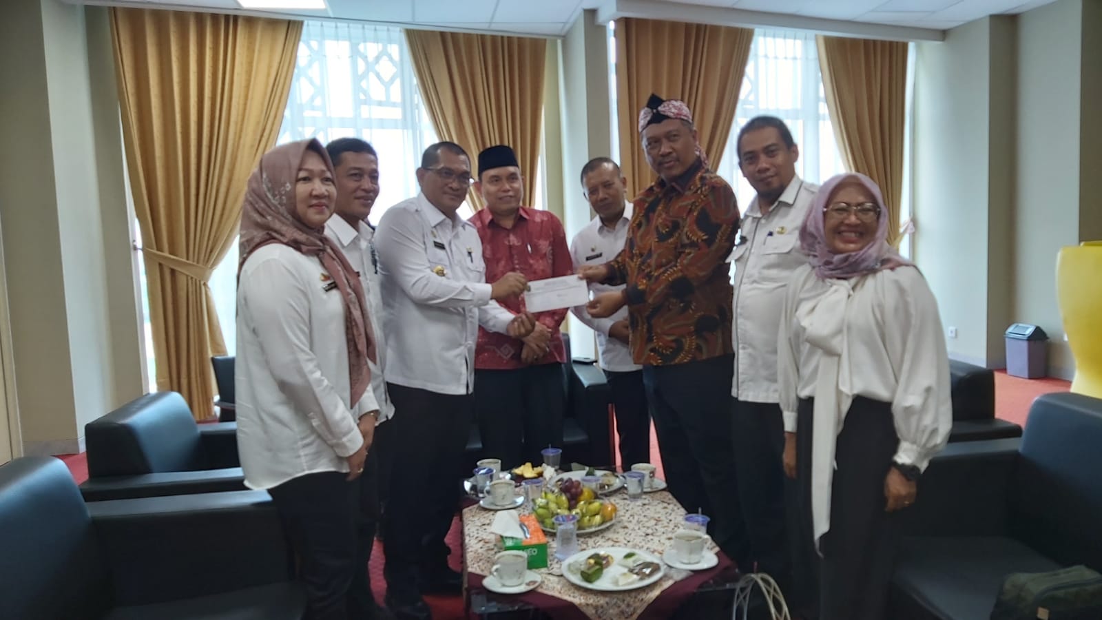 Pemprov Lampung Serahkan Surat Audensi Dengan Menteri Sosial, Terkait Usulan Calon Pahlawan Nasional KH. Ahmad Hanafiah
