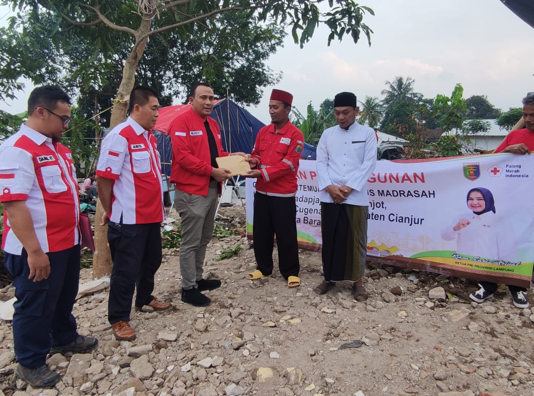 PMI Provinsi Lampung Serahkan Bantuan Donasi Masyarakat Lampung  Untuk Warga Terdampak  Gempa Cianjur