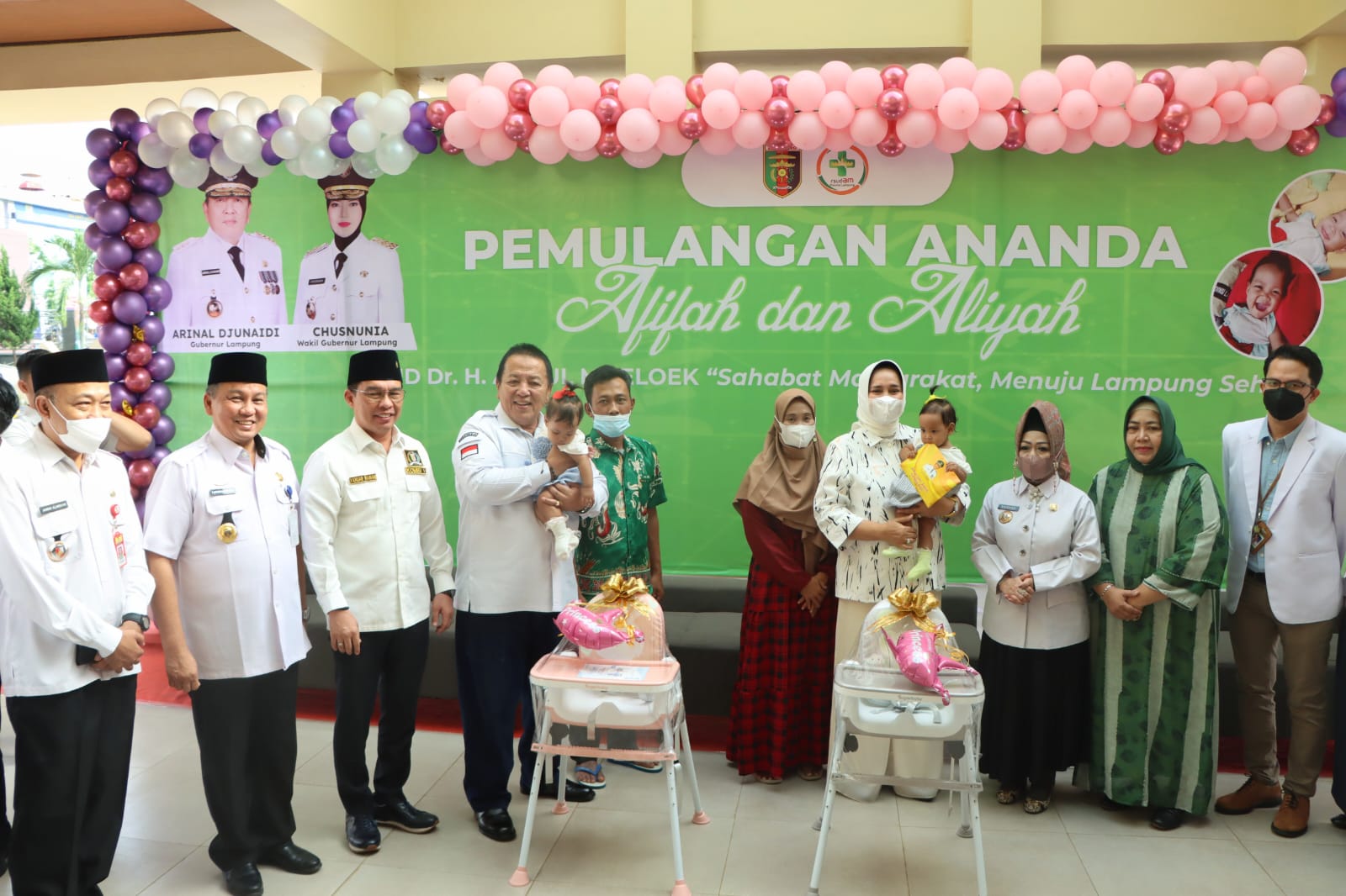 Gubernur Arinal Djunaidi Melepas Kepulangan  Bayi Kembar Siam Asal Lampung Utara Usai Menjalani Operasi Pemisahan