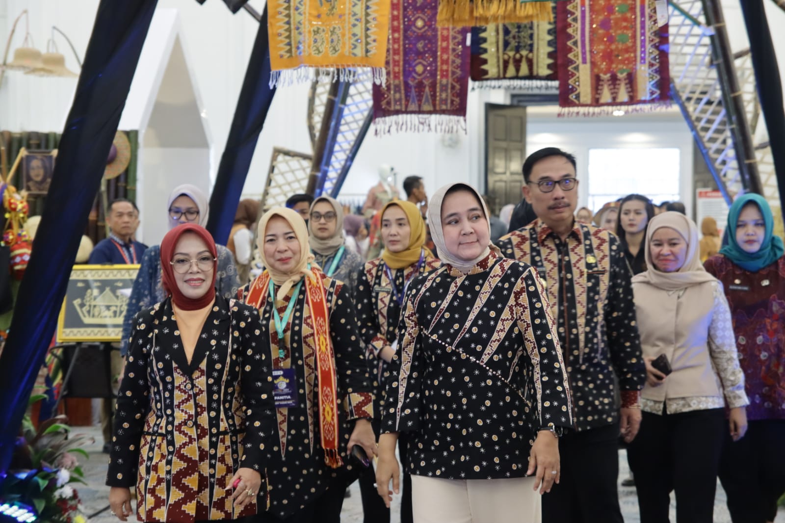 Ketua Dekranasda Provinsi Lampung Dampingi Isteri Menteri Desa PDTT Kunjungi Lampung Craft 2023