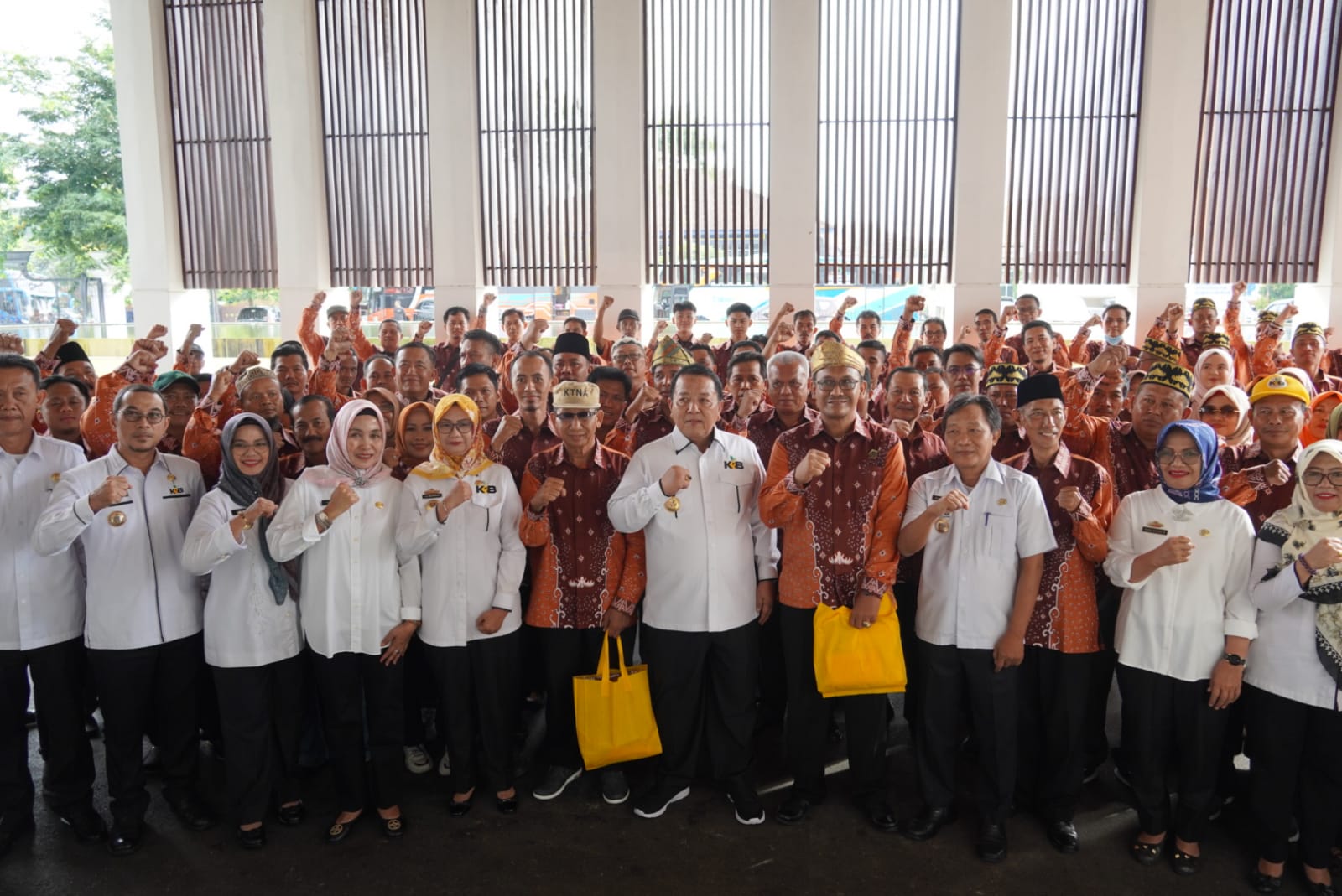 Gubernur Arinal Djunaidi Melepas Kontingen Provinsi Lampung  Mengikuti Pekan Nasional KTNA XVI 2023 di Padang