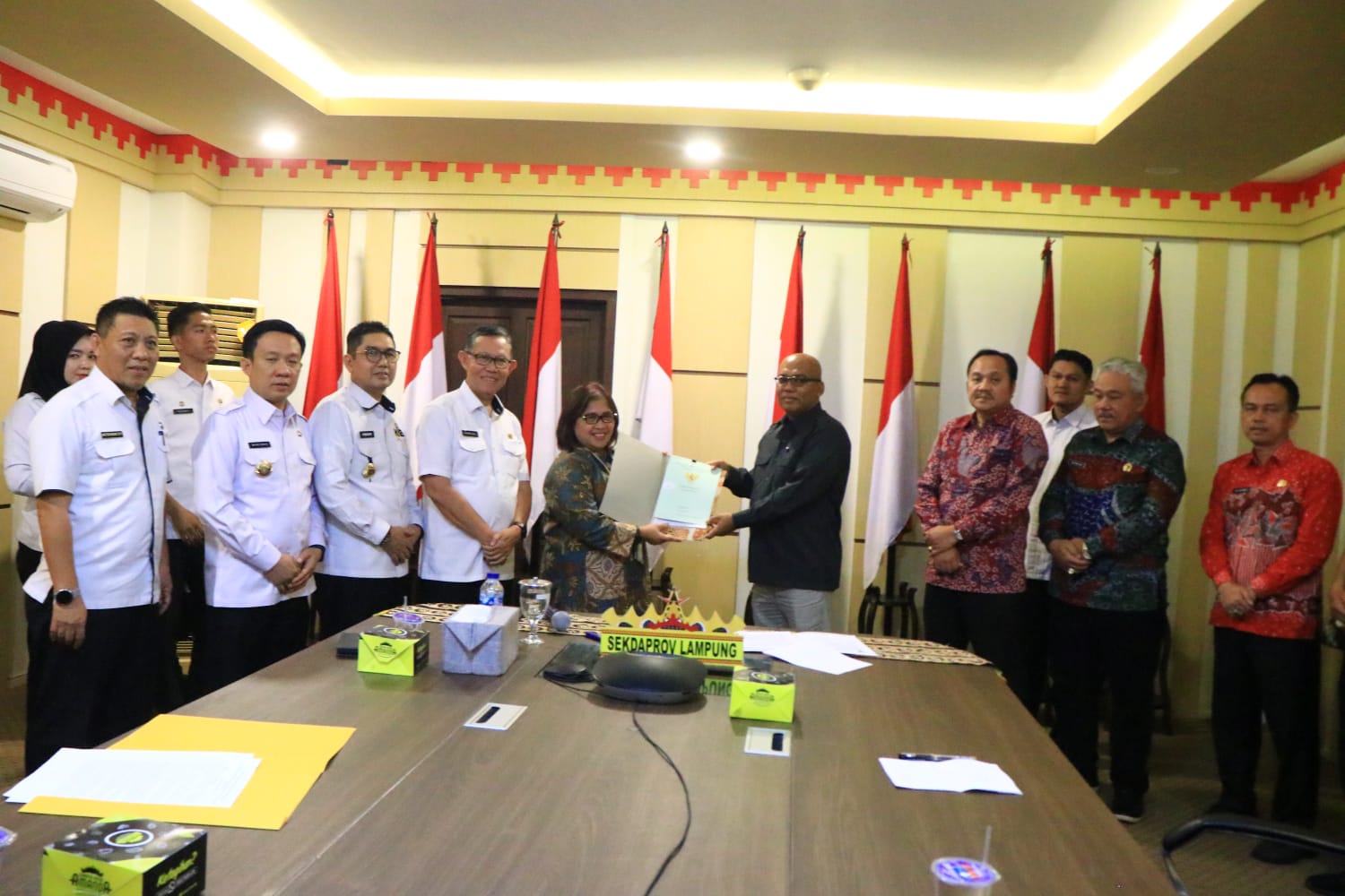 Pemerintah Provinsi Lampung Lakukan Penyerahan Sertifikat Pelepasan Hak Pengelolaan Lahan