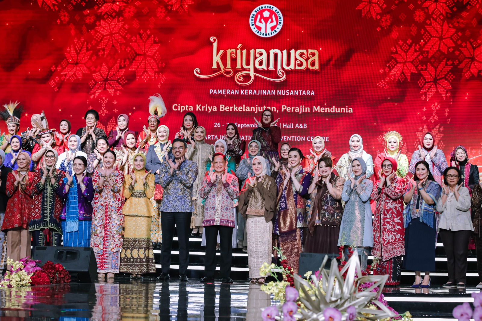 Kenakan Wastra Lampung pada Fashion Show Kriyanusa 2026, Batin Wulan Bawa Kriya Lokal ke Panggung Nasional-Global