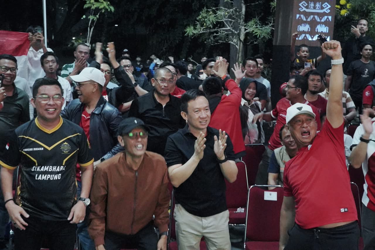 Warga Lampung Meriahkan Nobar Final FIFA ASEAN Cup 2026 di Kantor Gubernur2