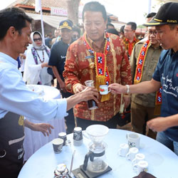 Komitmen Gubernur Arinal dalam Mengembangkan Kopi,Disambut Masyarakat Lampung