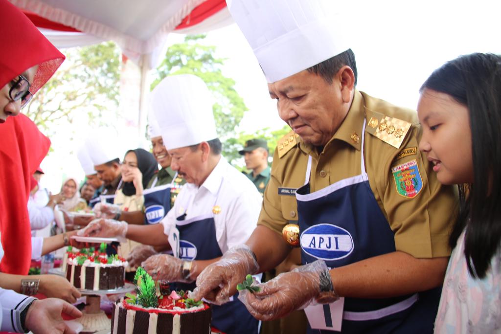 Gubernur Arinal Raih Juara Pertama Menghias Kue