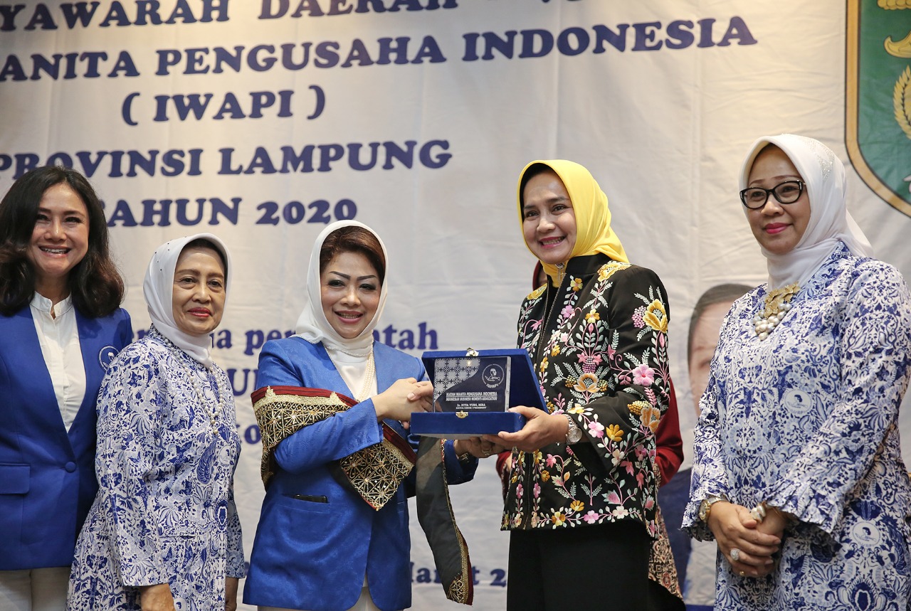 Buka Musda IWAPI, Riana Sari Arinal Minta Wanita Pengusaha Bina UMKM