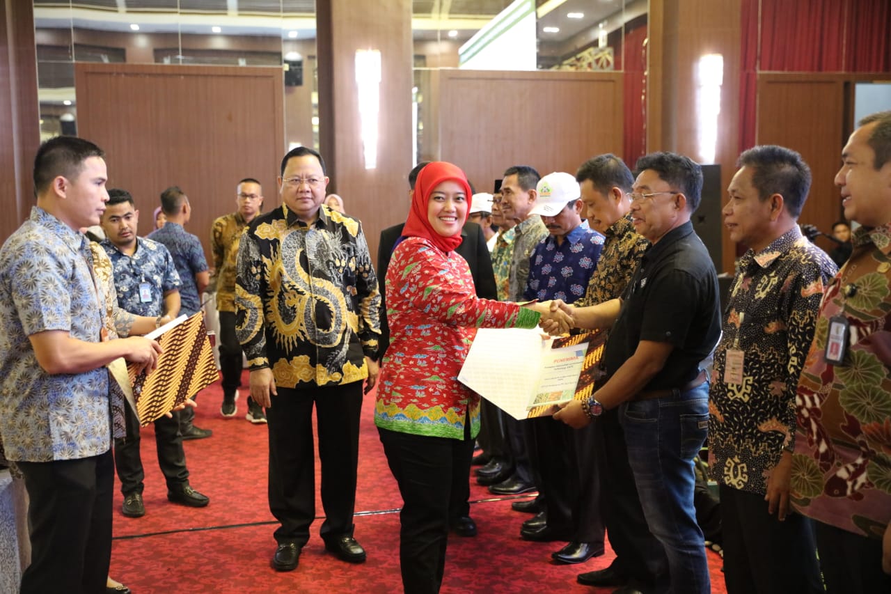Wagub Nunik Minta Penyuluh Pertanian Ajak Kaum Milenial Bertani dan Cegah Terjadinya Alih Fungsi Lahan