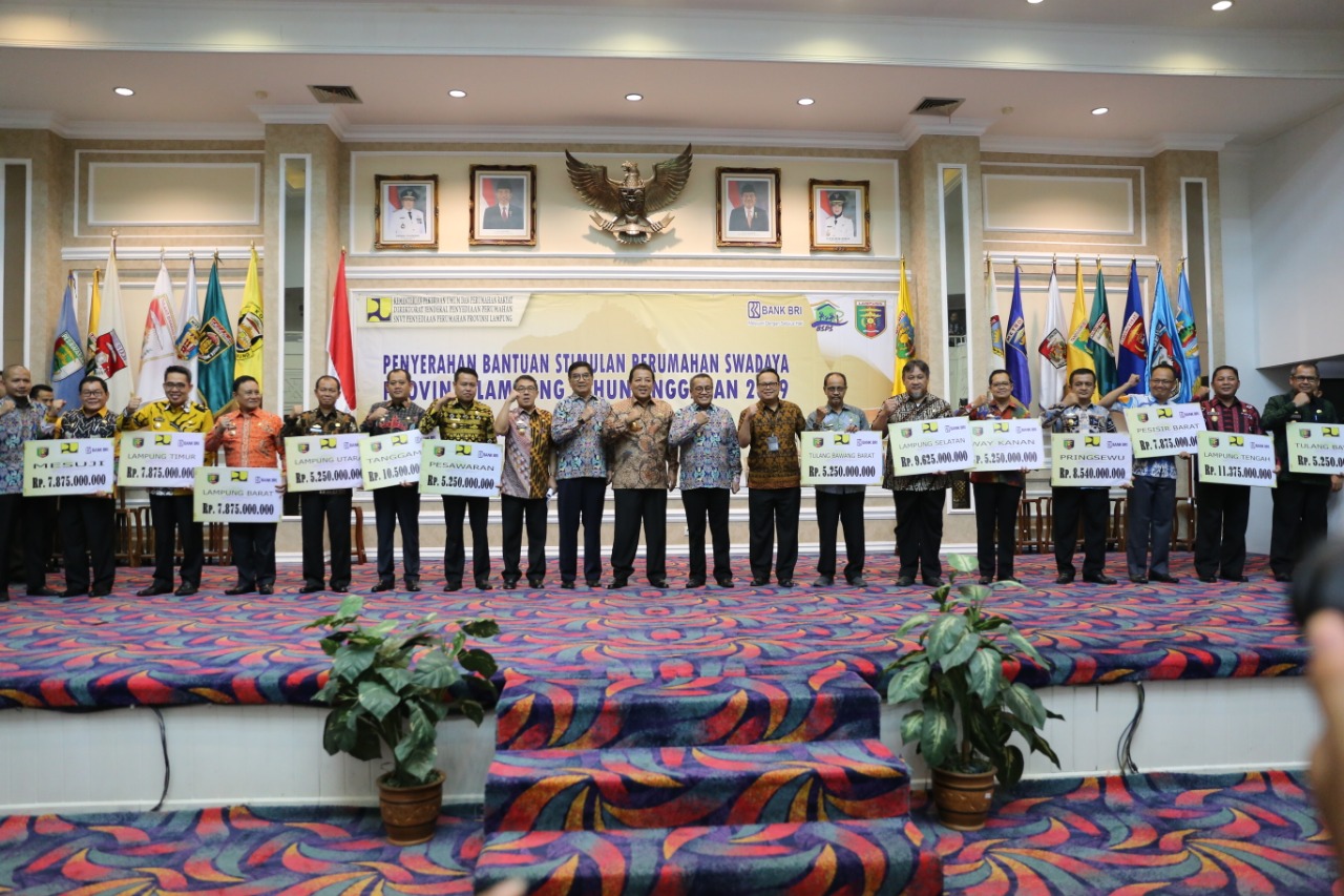 Gubernur Arinal dan Dirjen PUPR Serahkan Bantuan Stimulan Perumahan untuk 5.588 Penerima di 13 Kabupaten